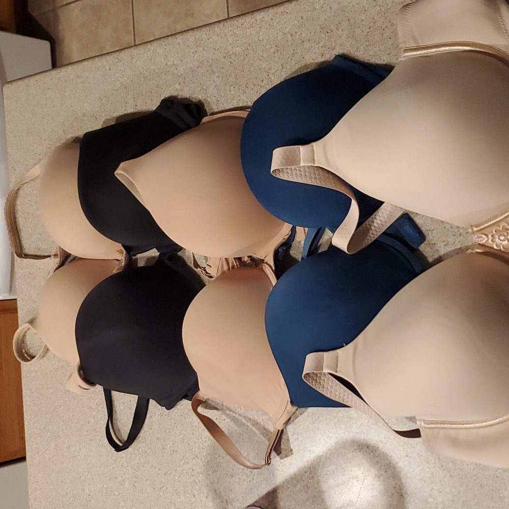 4 Victoria Secret bras/1 Vanity Fair